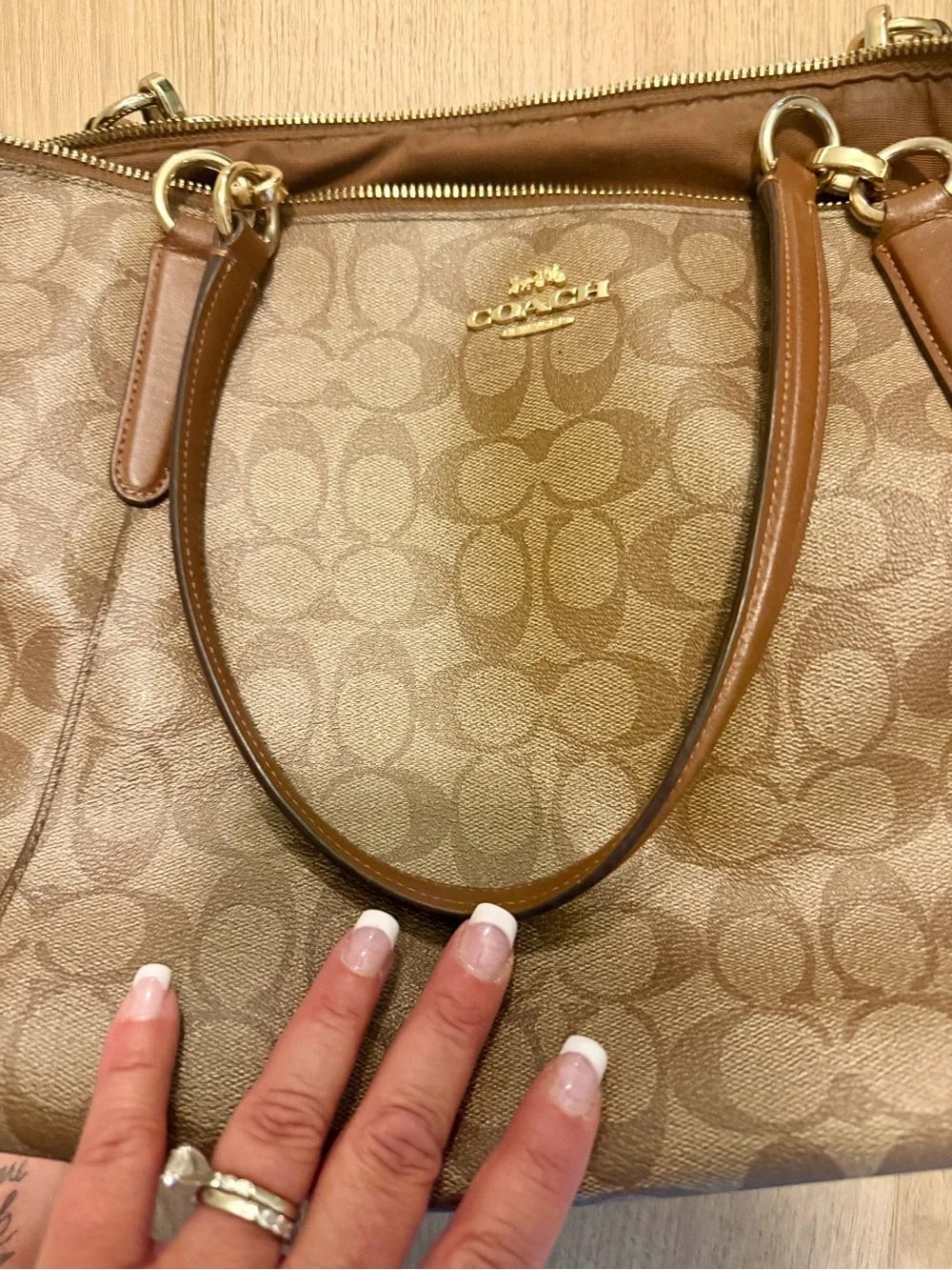 Coach tote signature